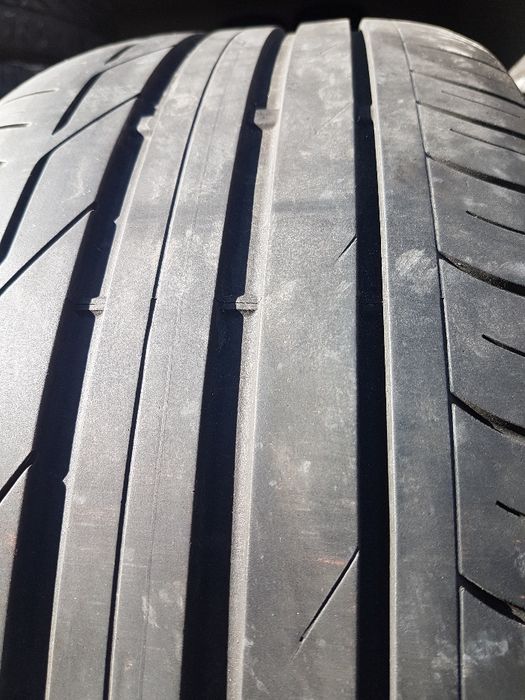 2 бр. летни гуми 225/50/18 Bridgestone DOT 4917 4-4,5 mm