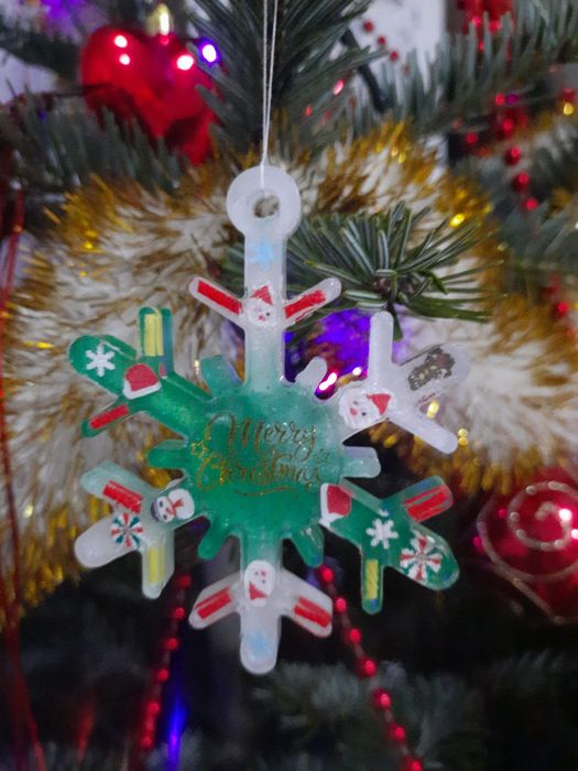 Decoratiuni de Craciun din rasina epxidica