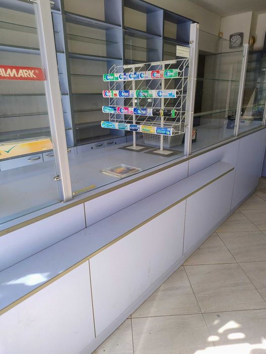 Продавам обзавеждане за магазин/аптека/офис