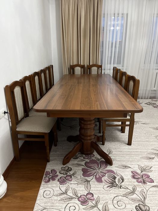 Стол со стульями