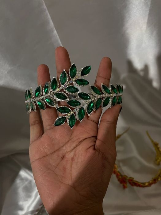 Янги абадоклар сотувда