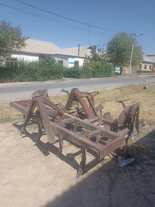 Трактор ЮМЗ с прицепом