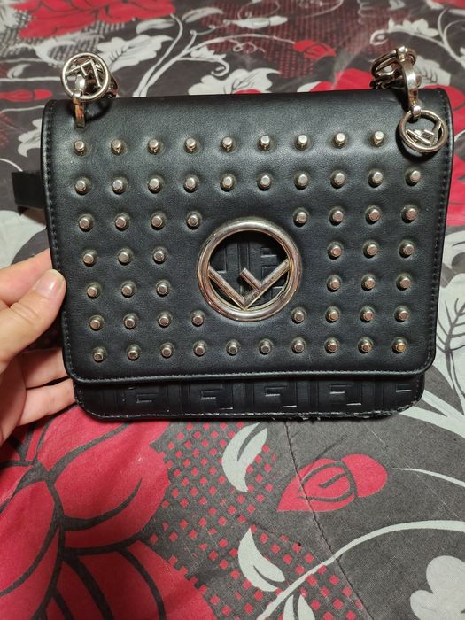 Чантичка Fendi Roma