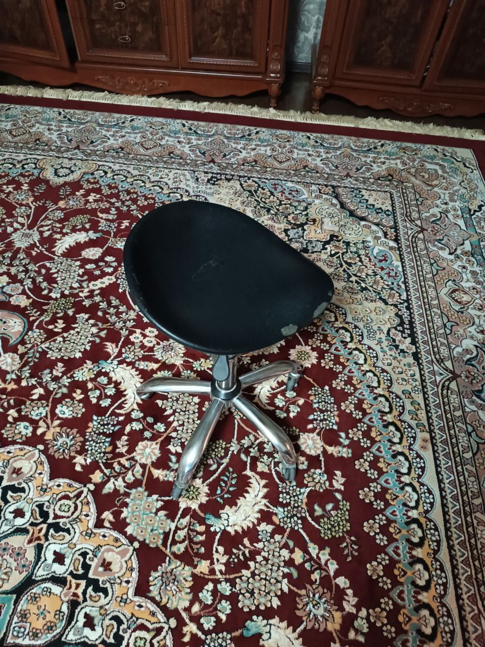Salon jihozlari, par purkaydigan aparat bilan stul