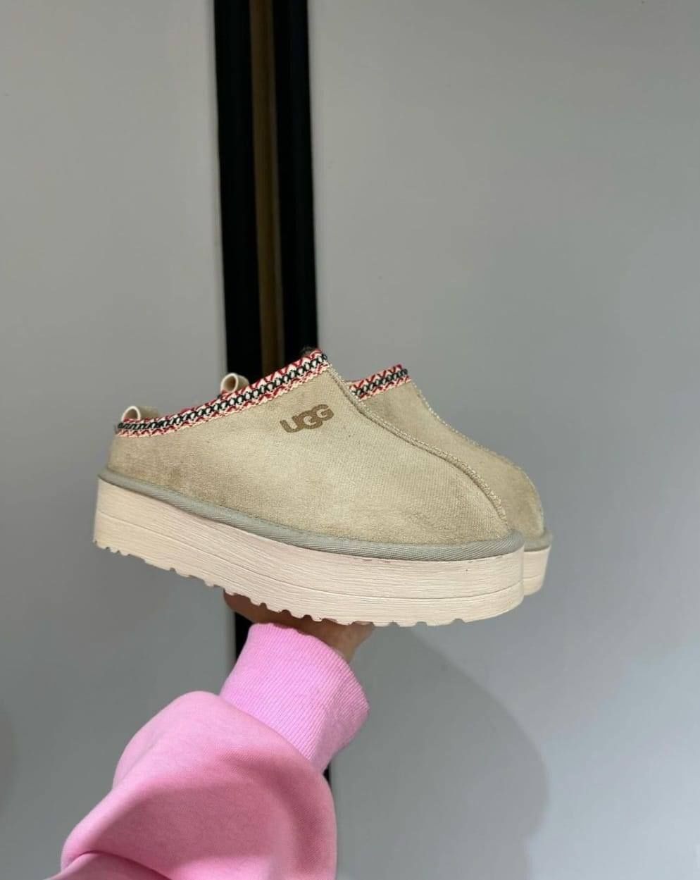 Ugg Dama detalii in privat