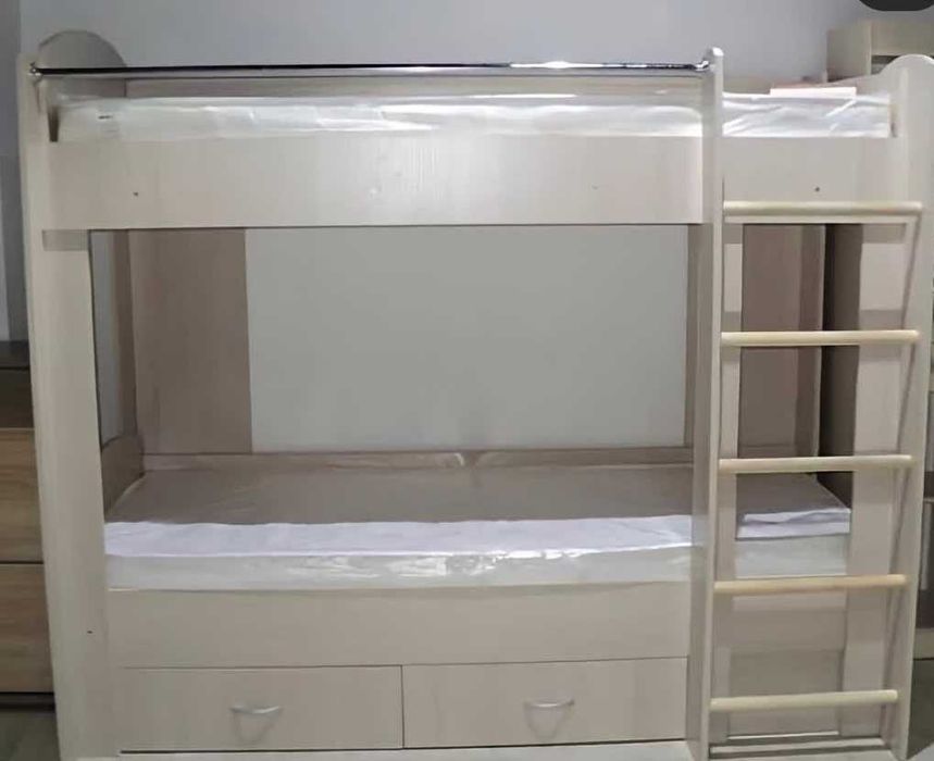 Кровать двухъярусная