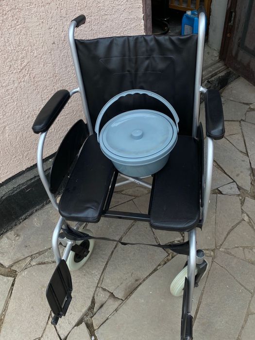 Инвалидная коляска . Продам инвалидную коляску .