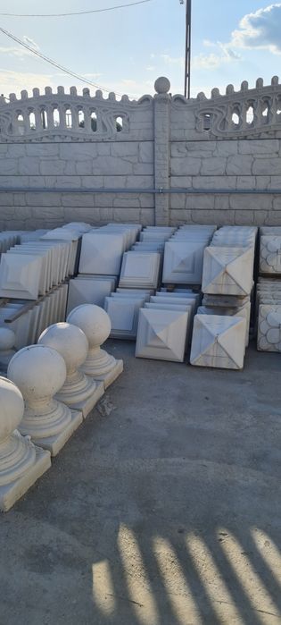 Capac/palarii /coame-intervale stalp gard din beton