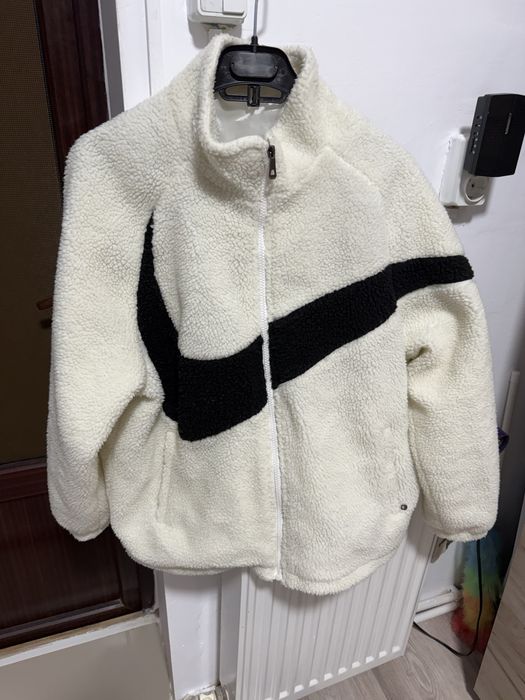 Bluza nike model foarte frumos