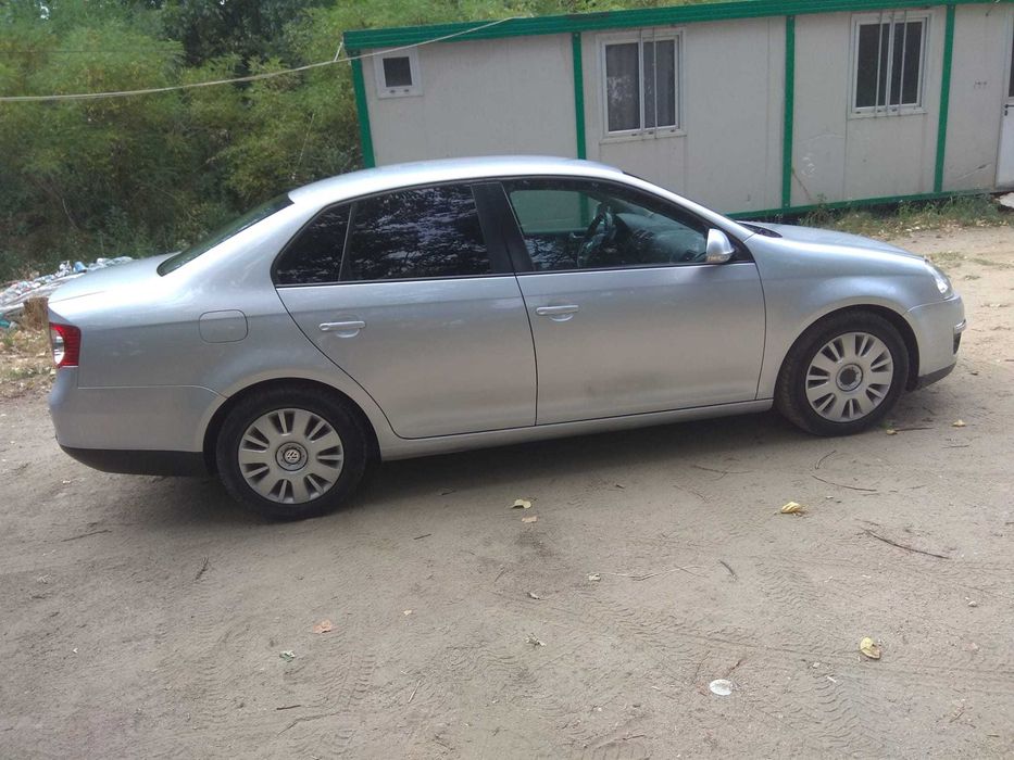 Vând Volkswagen Jetta!