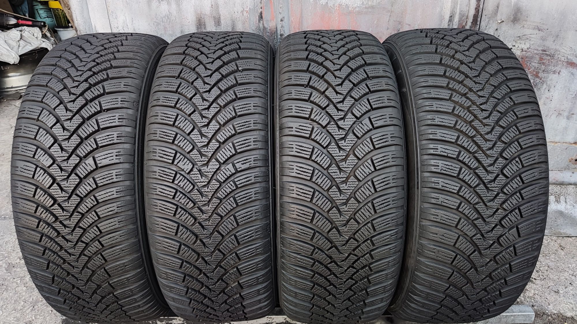 4бр. зимни гуми 205/55/16 Falken EuroWinter , dot22
dot22
9mm
Много до