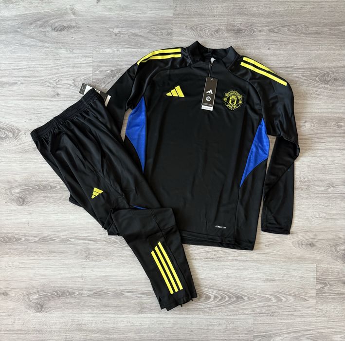 Екип Адидас Манчестър Юнайтед