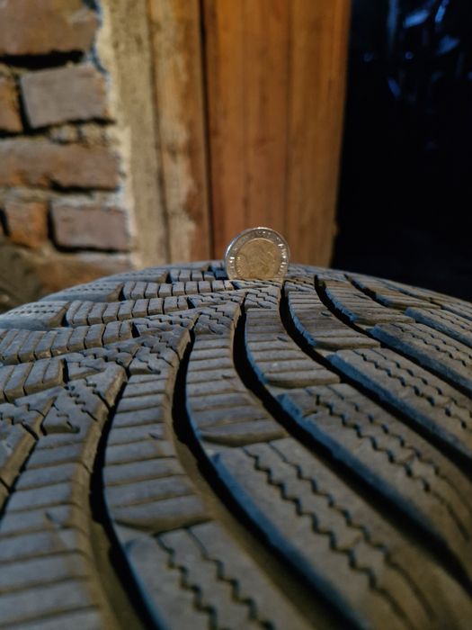 Зимни гуми Hankook 205-55-16 с железни джанти и тасове