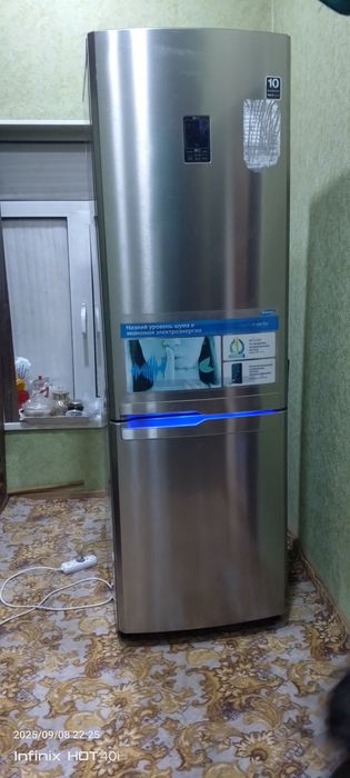 Продается холодильник в отличном состоянии самсунг