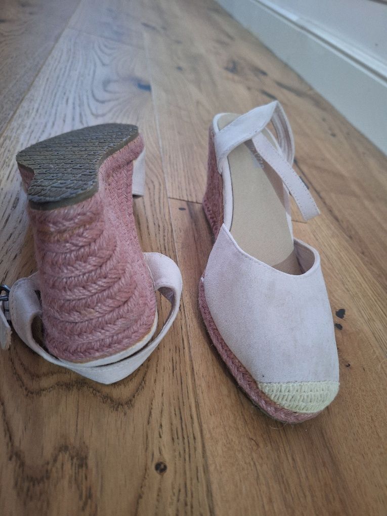 Vând sandale wedge alb cu roz 38