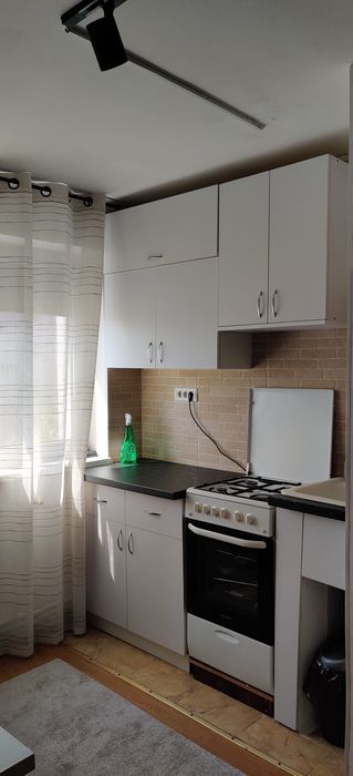 Închiriez ap. 2 camere, zona Policlinica