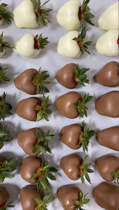 Сочная клубника в шоколаде — свежая, вкусная