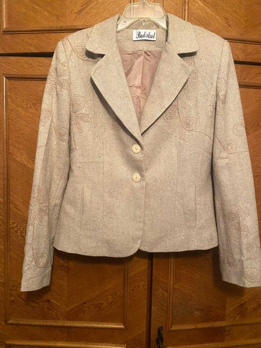 Costum office, purtat o data