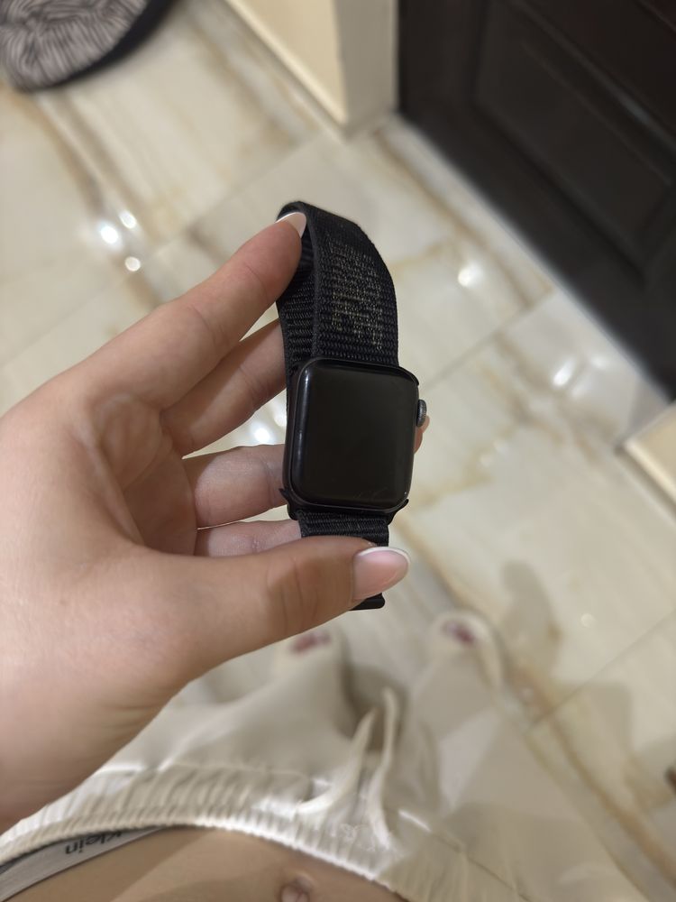 Apple Watch SE 40mm Space Gray