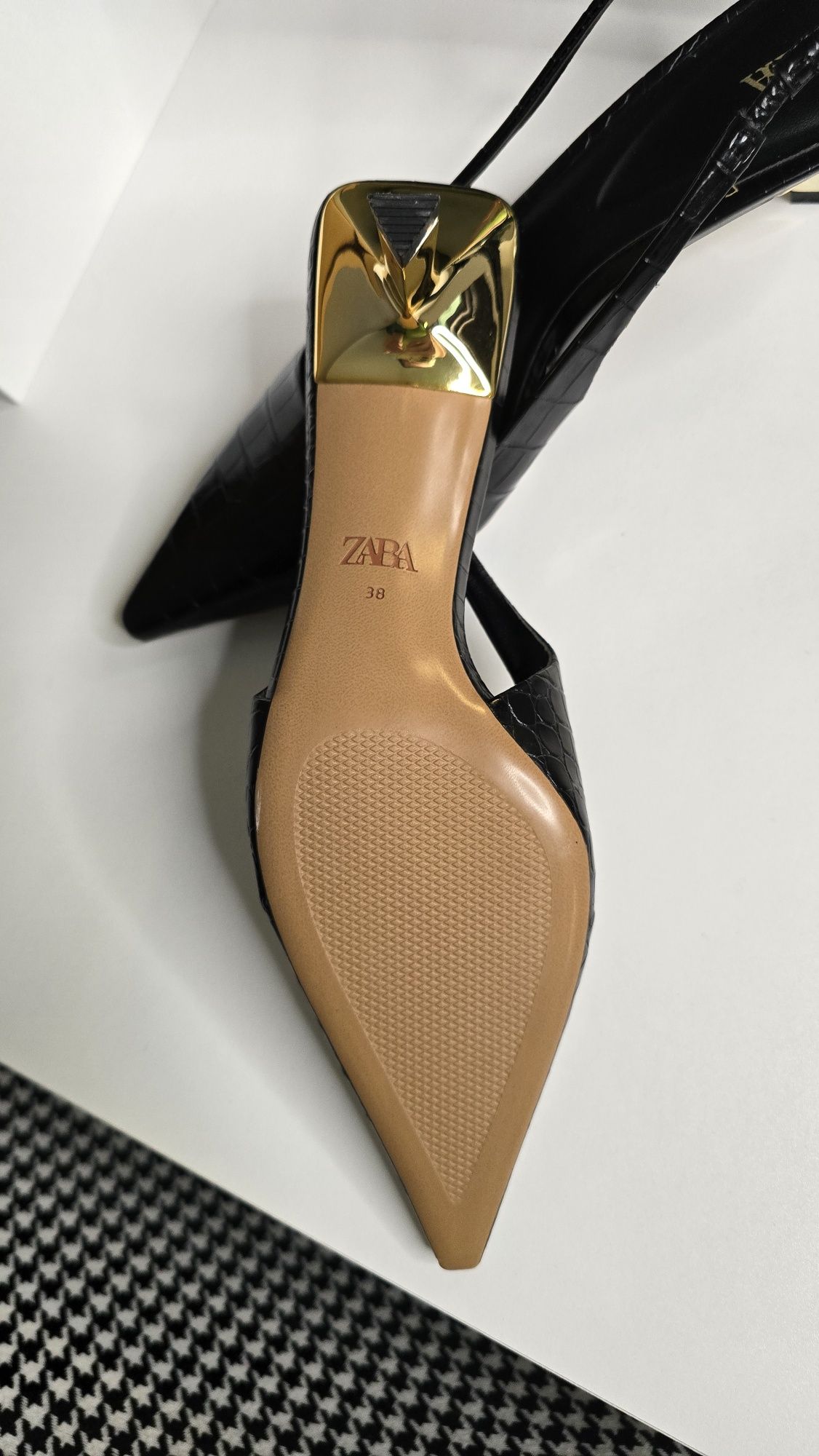 Обувки ZARA като нови
