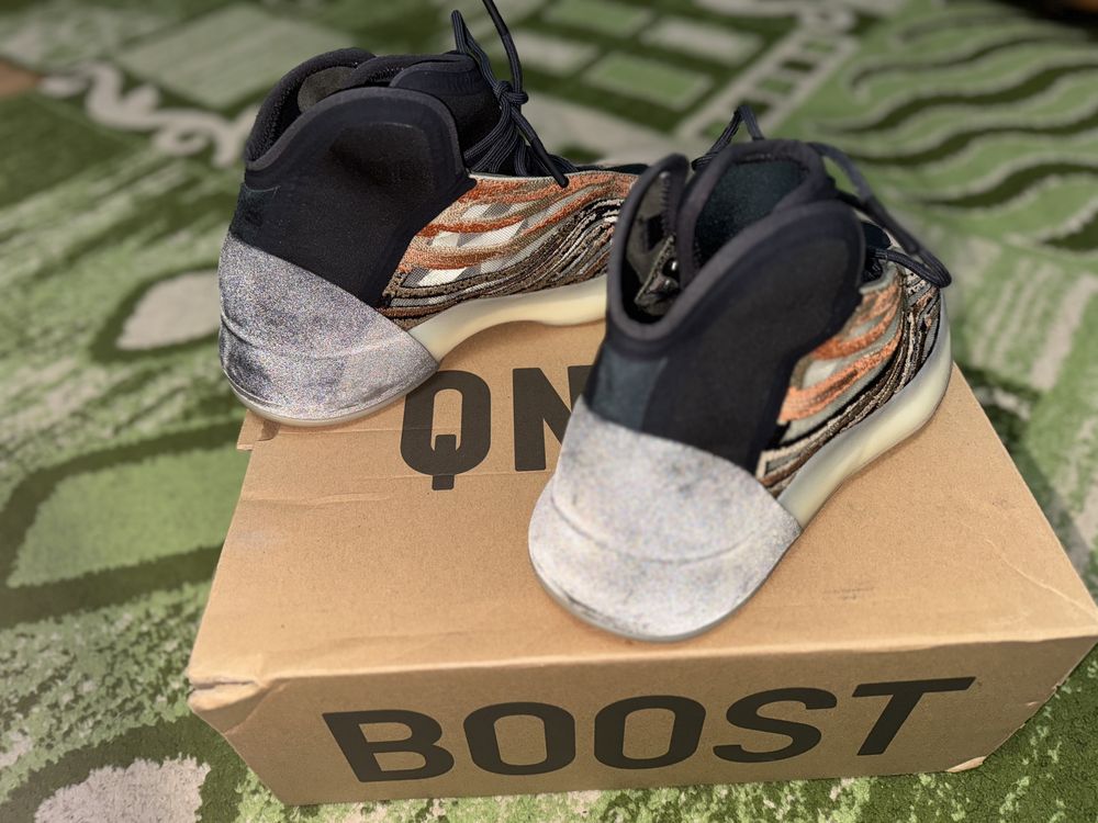 Yeezy quantum Flash Orange 43 1/3