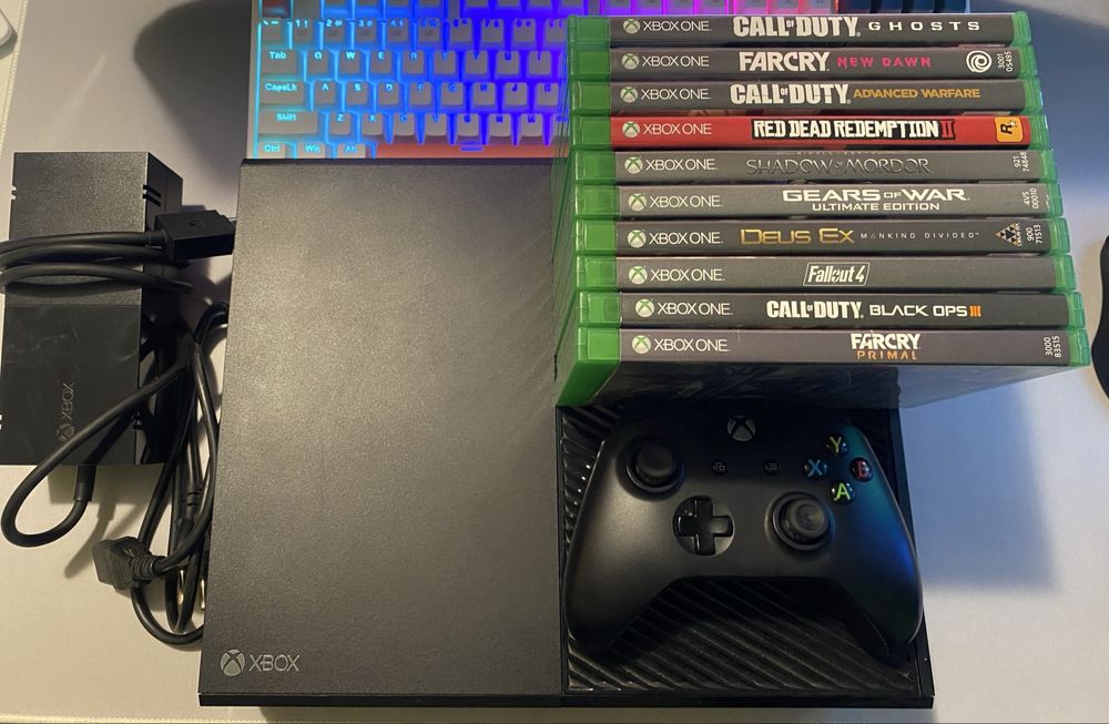 Xbox one 1TB + 10 jocuri ( cutia originala )