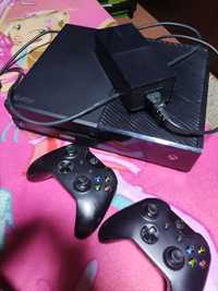 Xbox one  cu 2 manete + 16 cd urî