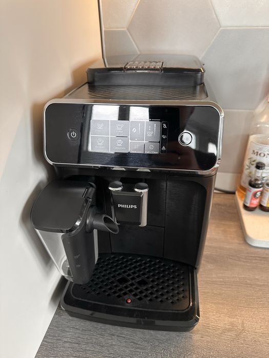 Vând Espressor automat Philips 2200