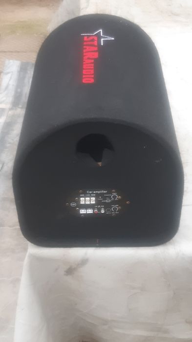 Бас каса с осиловател