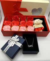 Кутия със сладко меченце и вечни рози! Оригинален подарък за 8-ми Март