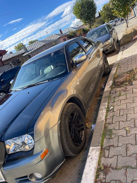 Chrysler c300 gri
