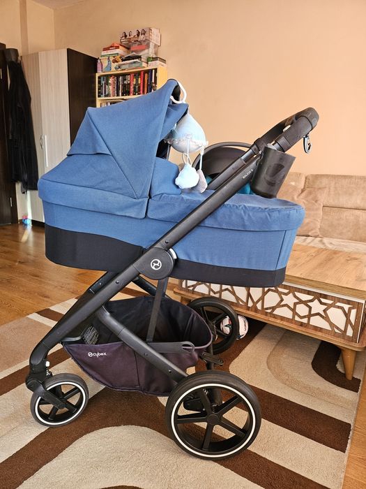 Количка Cybex balios s lux с много подаръци