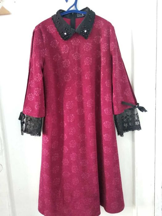 Женские платья осенний - зимний. Тёмный бордовый цвет. Почти новая