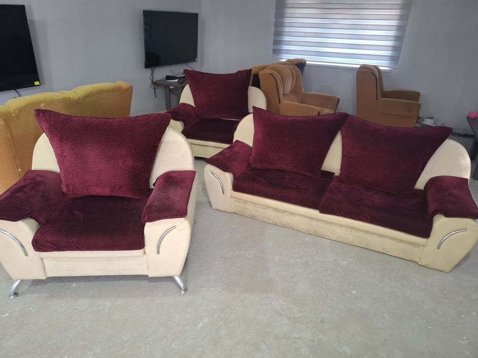 Divan satladi 550000
