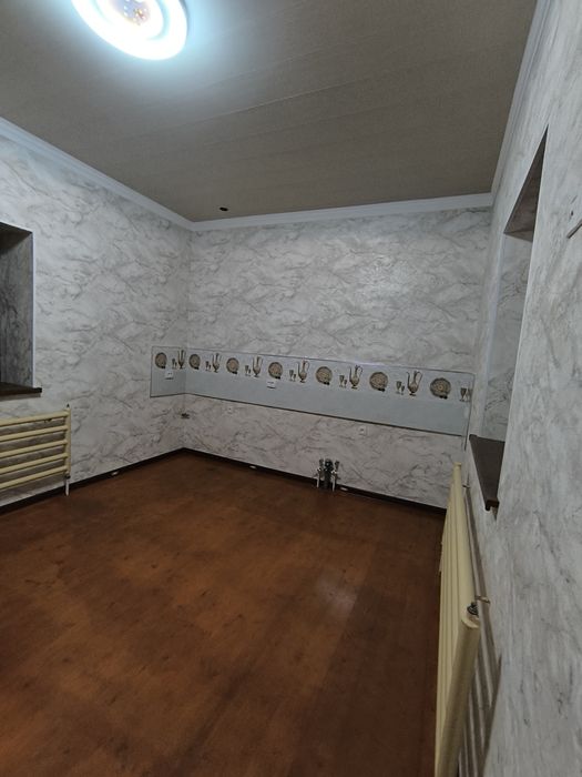 Продается участок с домом в городе Янгиюле.