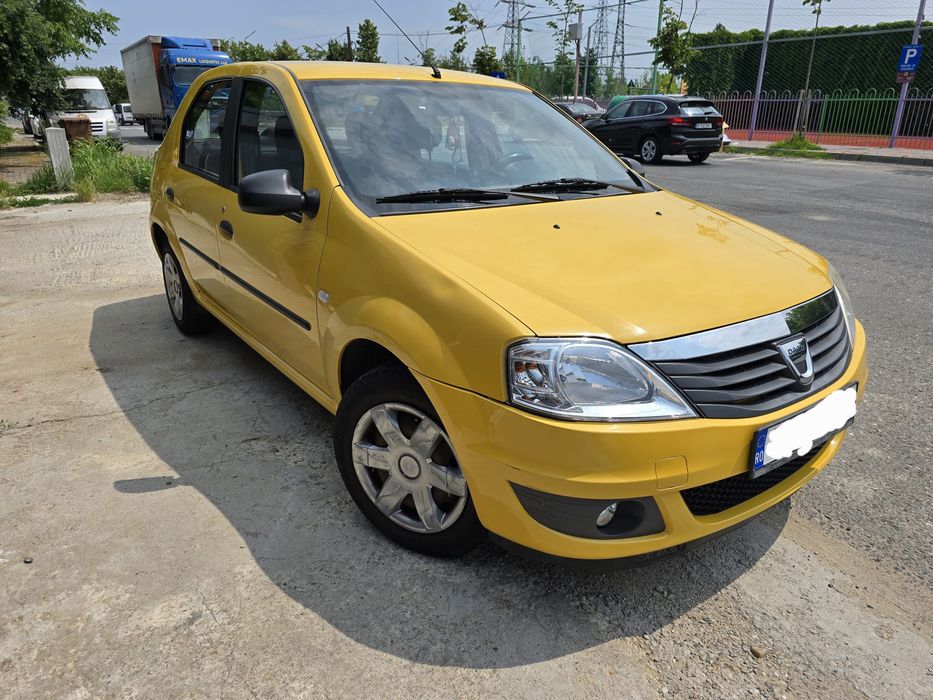Vând Dacia Logan