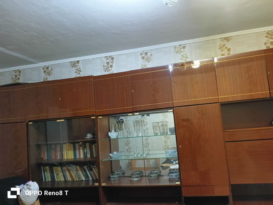 Отдам даром сервант