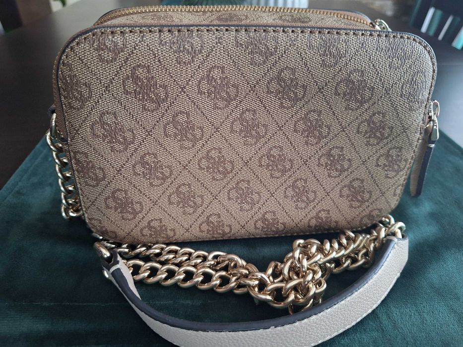 Бутикова чанта Guess Noelle