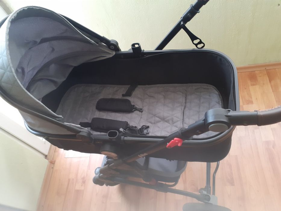 Бебешка количка Lorelli