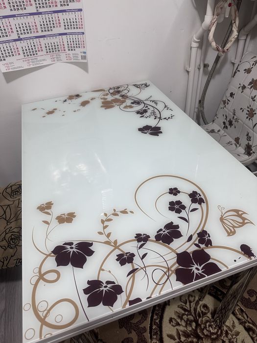 Продам куханный стол с 4 стульями. Состояние отличное.