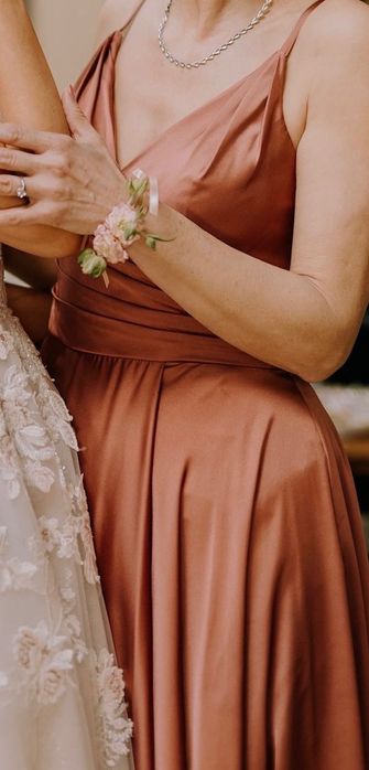 Официална рокля.