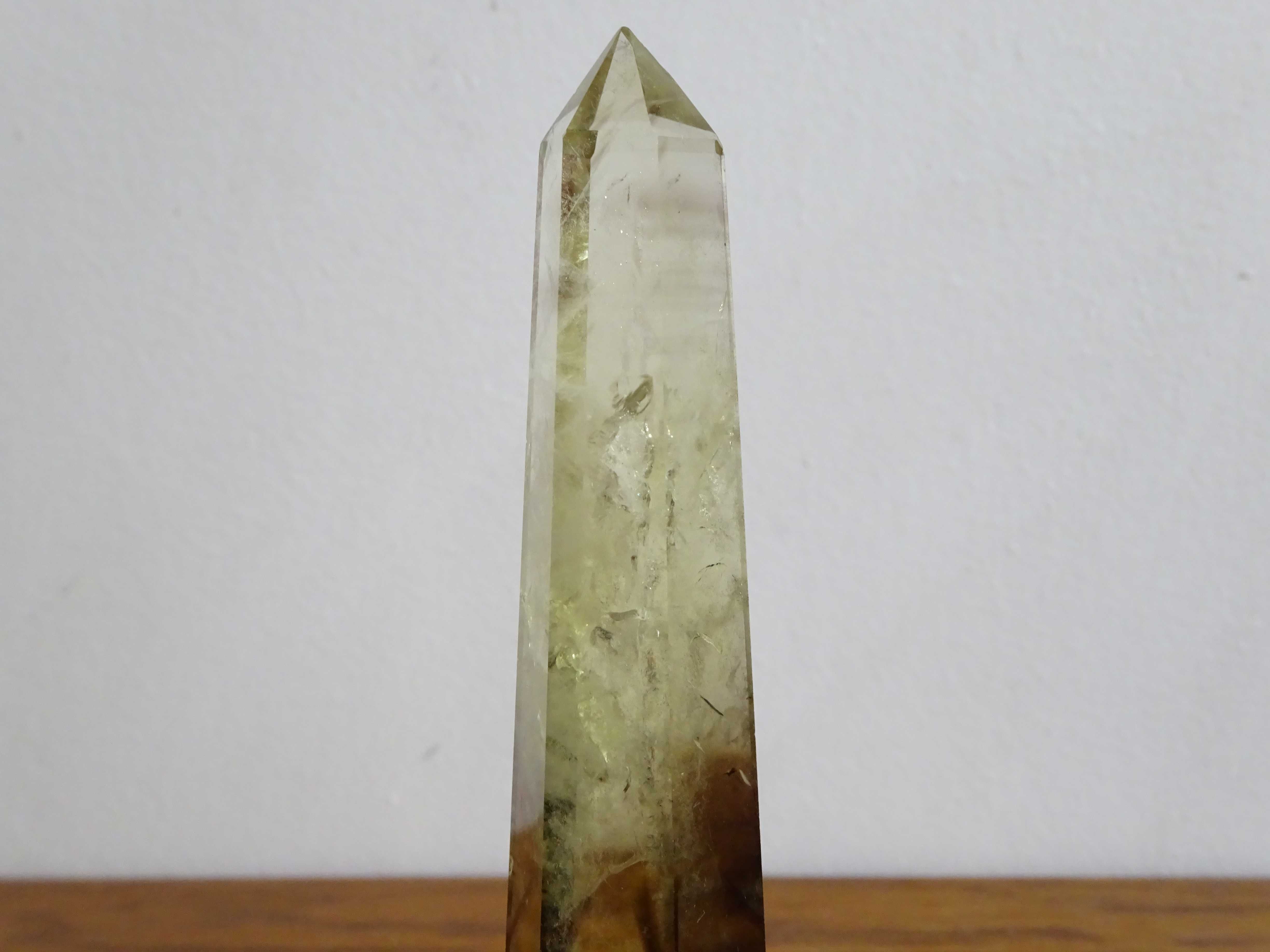 Cristal Cuart natural transparent - Piatra semipretioasa Feng Shui