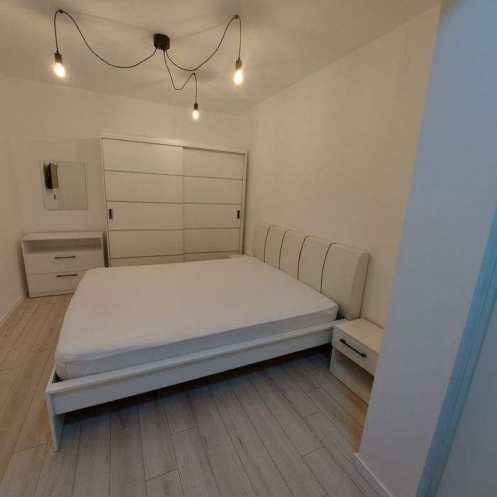 Apartament 2 camere de închiriat.