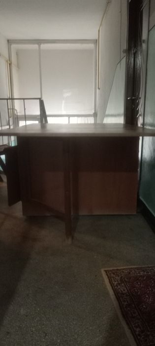 Masă extensibilă cu 6 scaune pliabile