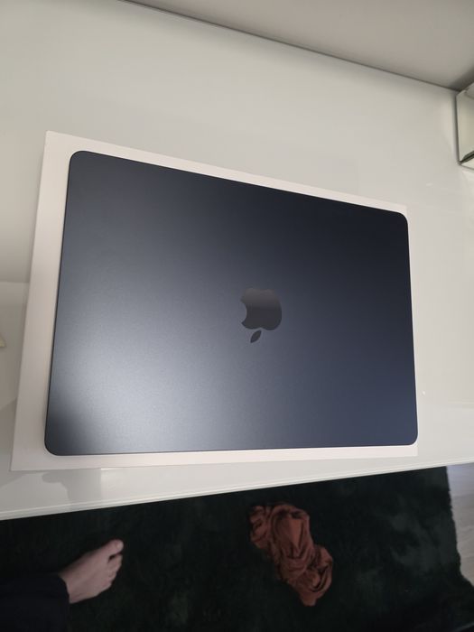 MacBook Air M2 13.6” Midnight – Ca nou, 97% baterie, garanție 2026 oct