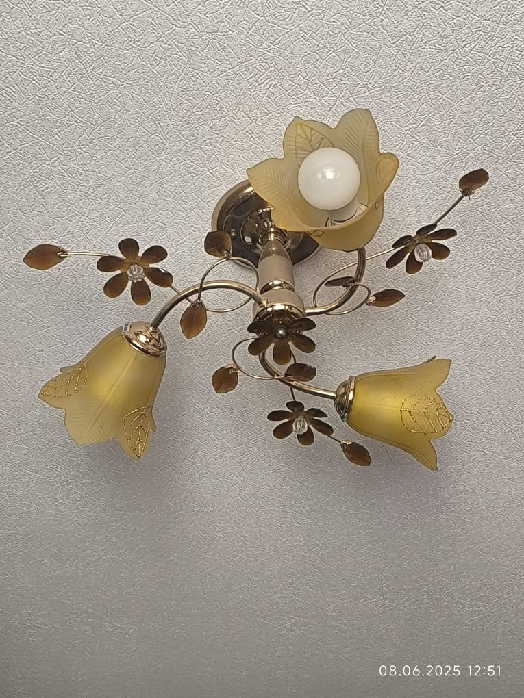 Продам люстру не дорого