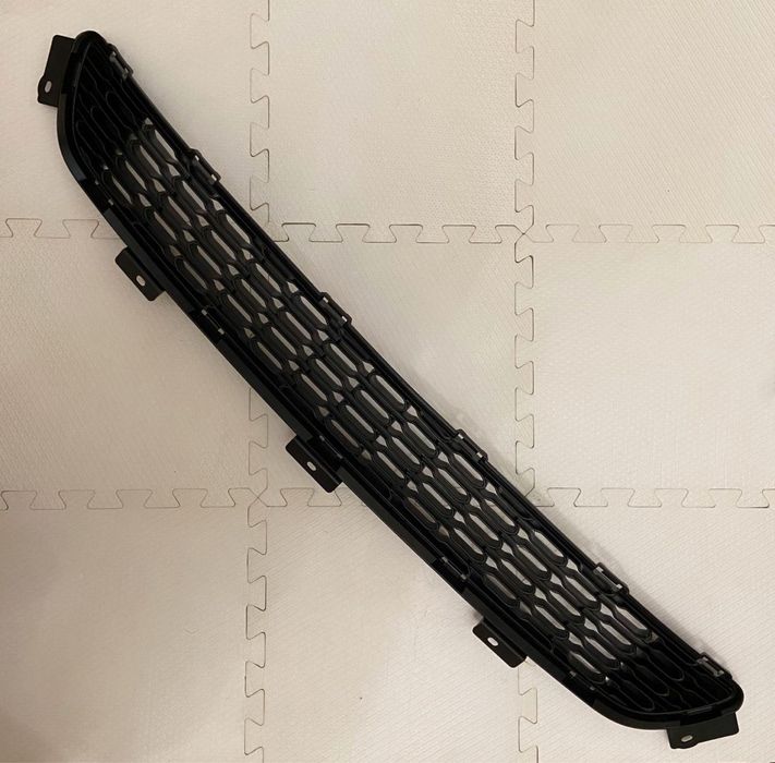 Нижняя решетка бампера оригинал наKia Sorento XM Hyundai/KIA865622P500