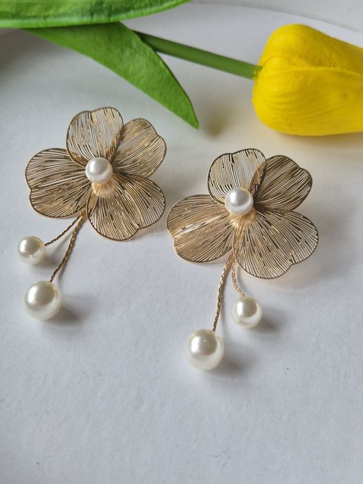 Cercei aurii tip floare Zara