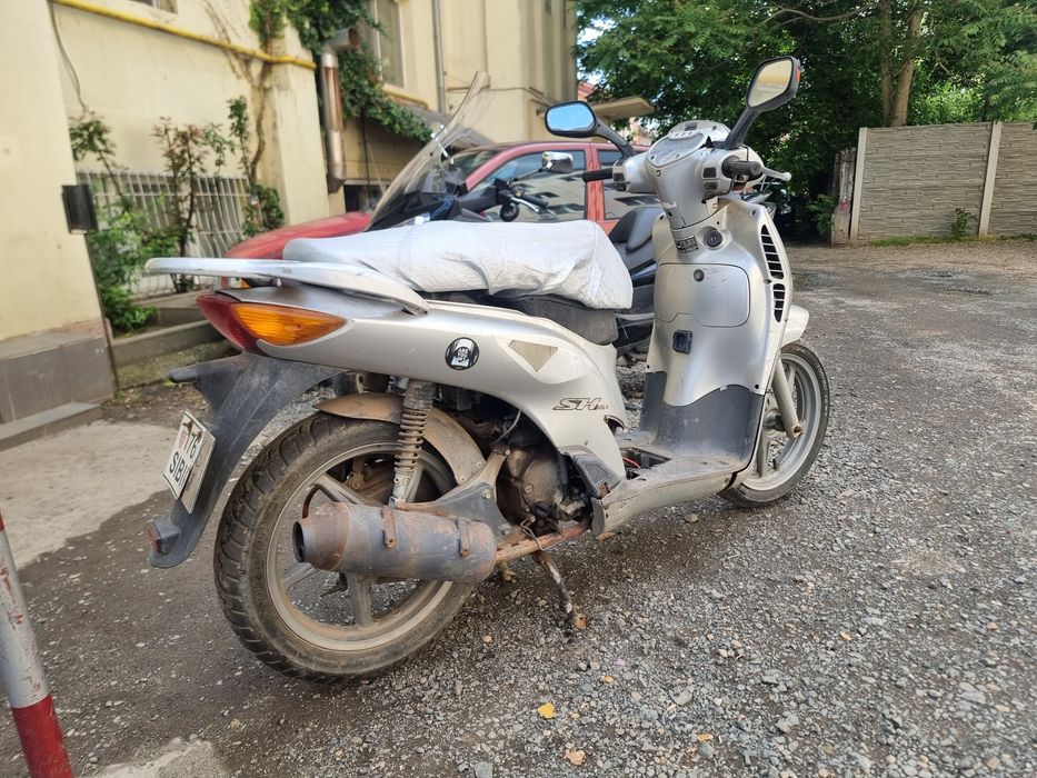 Scuter honda 150 cm3 , sau Schimb cu scuter mic de 49 sau de 50 cm3