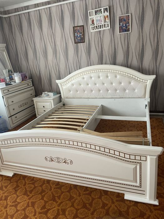 Продам кровать двухспальную, 180*200, б/у  без матраса